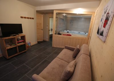 Le Hameau du Pontet - Family Room l'Ane donnant sur le SPA avec canapé convertible en lit double niveau -2